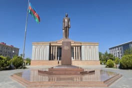 Кямаледдин Гейдаров провёл приём граждан в Нахчыване