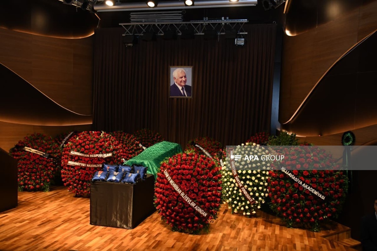 Проходит церемония прощания с Нариманом Гасанзаде, Президент и Первый вице-президент прислали венок на церемонию -<span class="red_color">ФОТО-ОБНОВЛЕНО