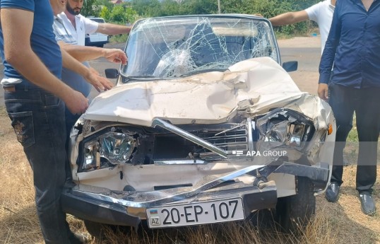 В Товузском районе легковой автомобиль врезался в грузовик, пострадали водитель и ребёнок — ОБНОВЛЕНО-ФОТО 