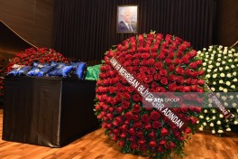 Состоялась церемония прощания с Нариманом Гасанзаде, Президент и Первый вице-президент прислали венок на церемонию -ФОТО-ОБНОВЛЕНО 