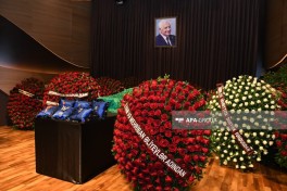 Состоялась церемония прощания с Нариманом Гасанзаде, Президент и Первый вице-президент прислали венок на церемонию -ФОТО-ОБНОВЛЕНО 