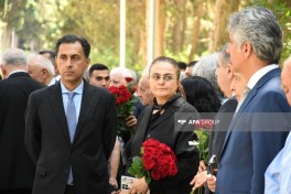 Народный поэт Нариман Гасанзаде похоронен на I Аллее почётного захоронения -ФОТО 