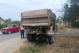 В Товузском районе легковой автомобиль врезался в грузовик, пострадали водитель и ребёнок — ОБНОВЛЕНО-ФОТО 