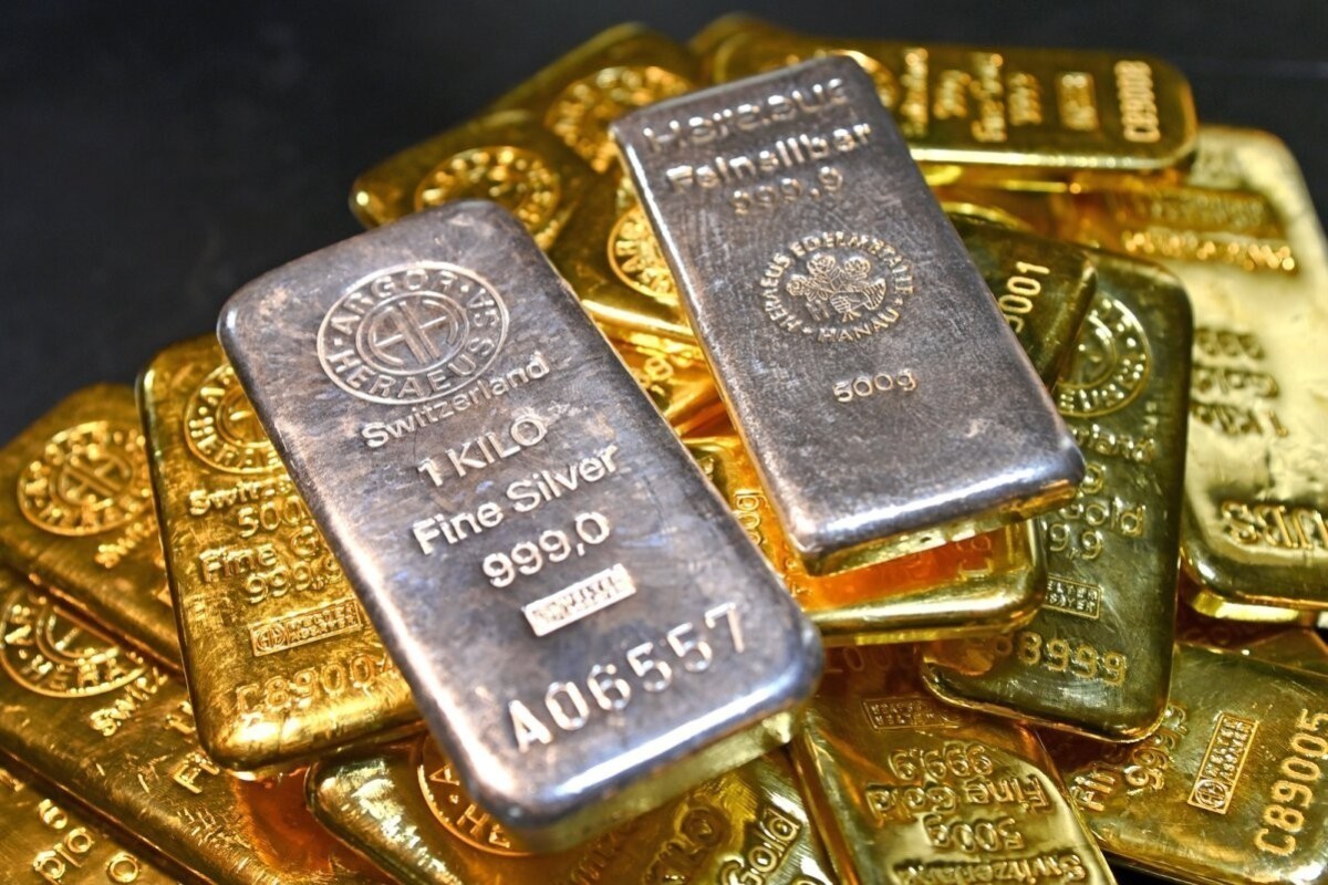 На товарных рынках цена золота приближается к 4200 долларов