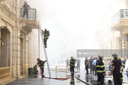 В центре Баку начался пожар в ресторане -ОБНОВЛЕНО-1-ФОТО-ВИДЕО 