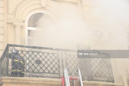 В центре Баку начался пожар в ресторане -ОБНОВЛЕНО-1-ФОТО-ВИДЕО 