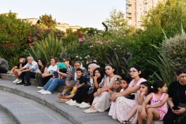 В Баку проходят вечерние концерты