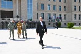 Президент Ильхам Алиев принял участие в церемонии вручения боевых знамён воинским частям коммандо Отдельной общевойсковой армии-ФОТО 