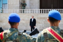 Президент Ильхам Алиев принял участие в церемонии вручения боевых знамён воинским частям коммандо Отдельной общевойсковой армии-ФОТО 