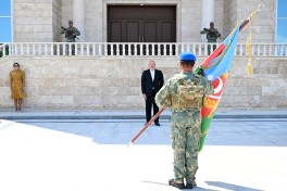 Президент Ильхам Алиев принял участие в церемонии вручения боевых знамён воинским частям коммандо Отдельной общевойсковой армии-ФОТО 