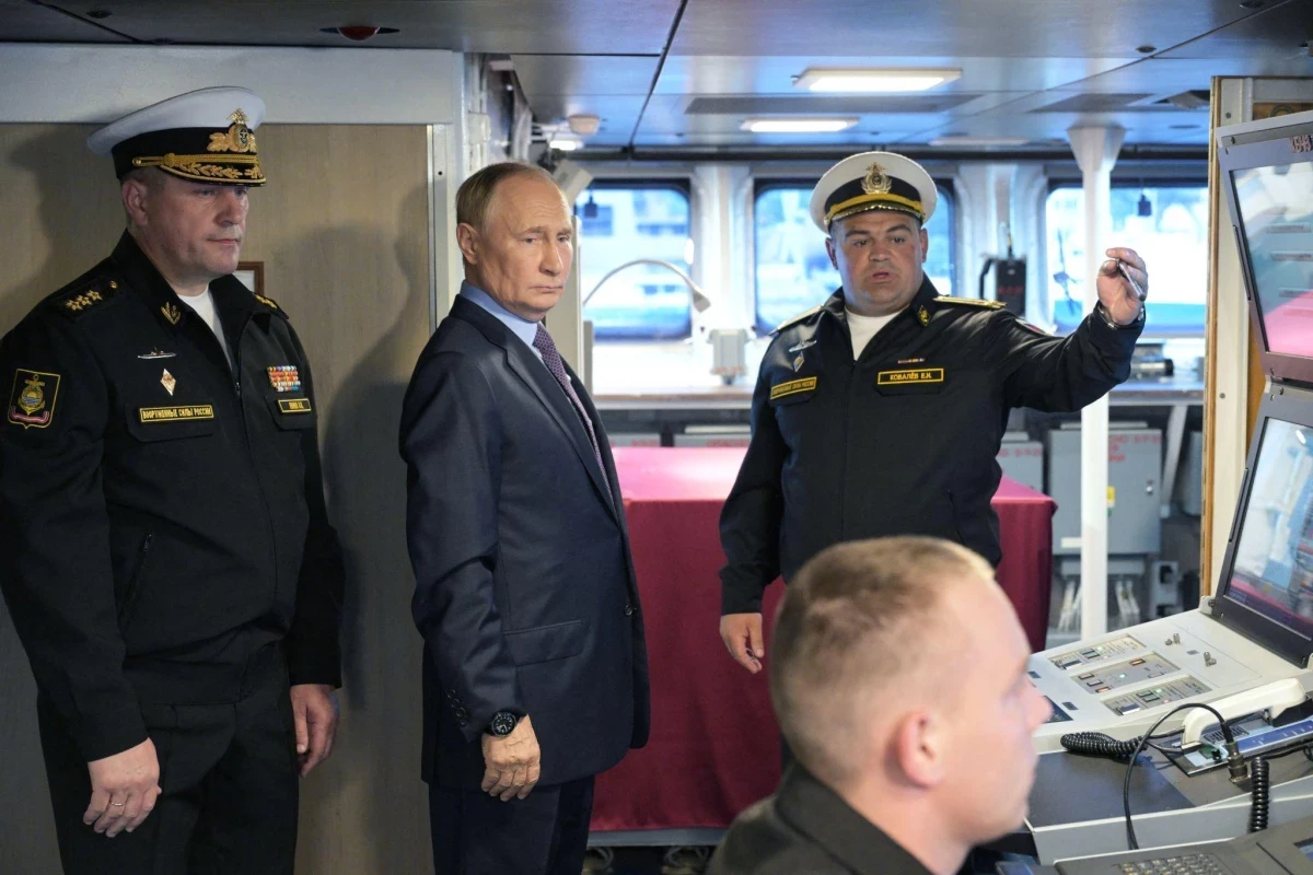 Путин: Россия будет зеркально отвечать, если западные страны будут захватывать торговые суда РФ