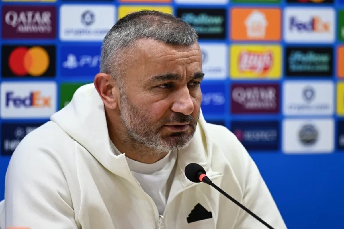 главный тренер ФК "Карабах"  Гурбан Гурбанов