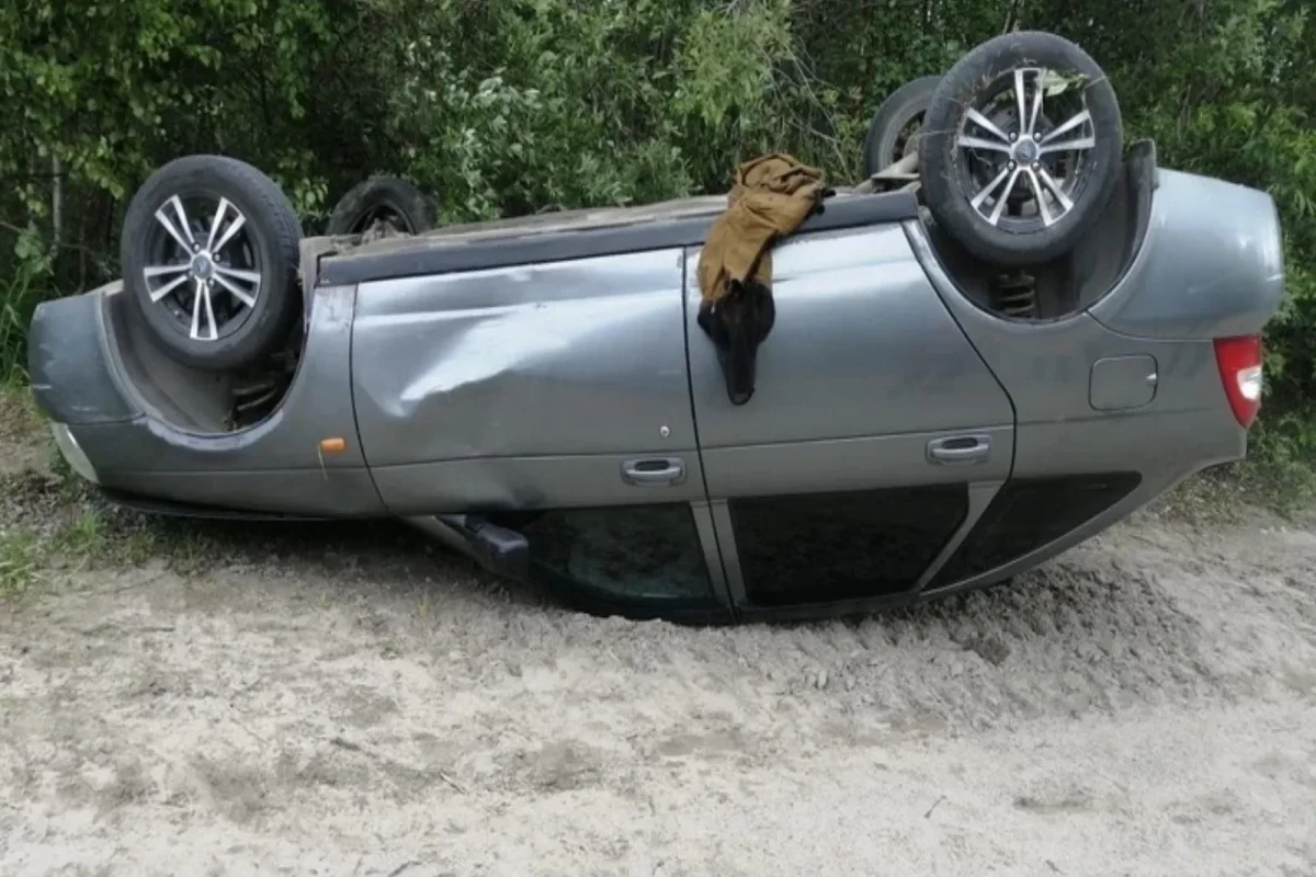 В Загатале  опрокинулся автомобиль под управлением подростка, пострадали четыре человека