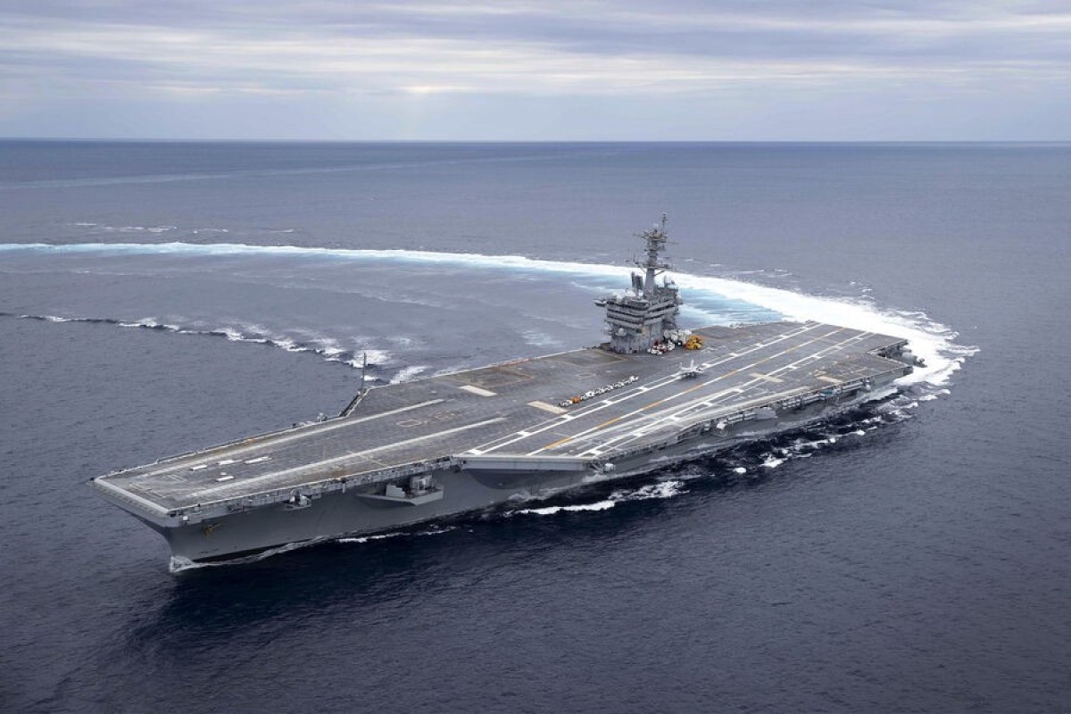 Глава CENTCOM признал усталость экипажа авианосца USS Abraham Lincoln