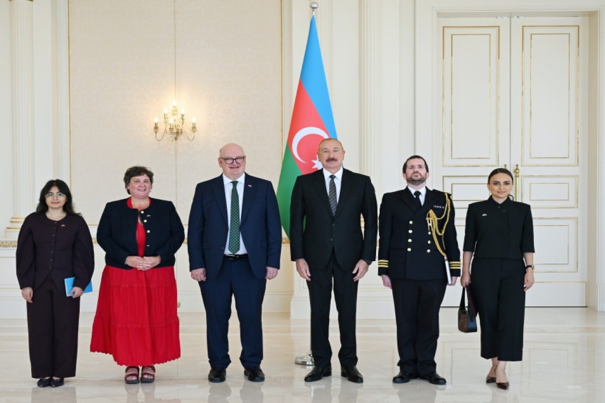 Президент Азербайджана принял верительные грамоты нового посла Великобритании