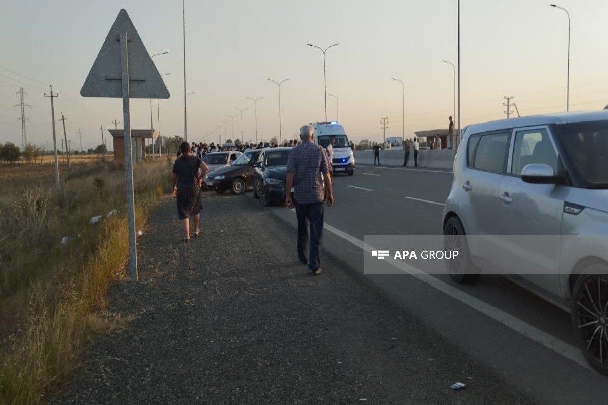 В Тертерском районе автомобиль сбил двух женщин-пешеходов, одна из них погибла