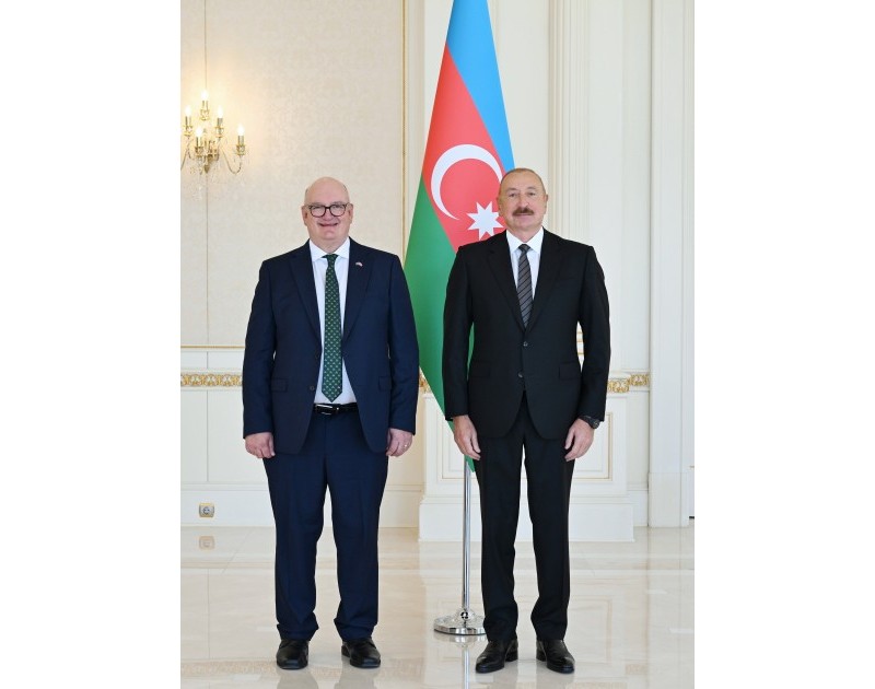 Президент Азербайджана принял верительные грамоты нового посла Великобритании