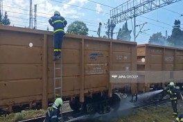 В грузовом поезде, следовавшем из Азербайджана в Грузию, произошёл пожар-ФОТО 