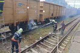 В грузовом поезде, следовавшем из Азербайджана в Грузию, произошёл пожар-ФОТО 