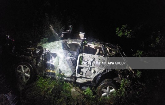 В Шамахе автомобиль упал в овраг, погибли два человека