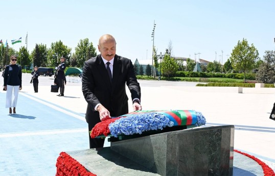 Президент Ильхам Алиев посетил Монумент независимости в Ташкенте -ВИДЕО 