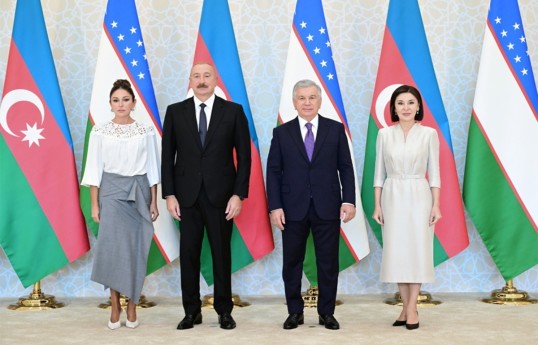 Президенты и первые леди Азербайджана и Узбекистана сделали совместное фото в Государственной резиденции «Куксарой»