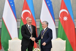 В Ташкенте состоялась церемония награждения президентов Азербайджана и Узбекистана