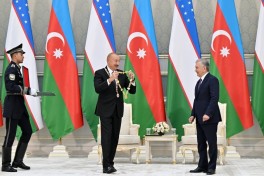 В Ташкенте состоялась церемония награждения президентов Азербайджана и Узбекистана