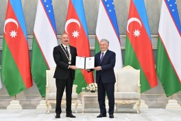 В Ташкенте состоялась церемония награждения президентов Азербайджана и Узбекистана