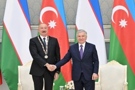 В Ташкенте состоялась церемония награждения президентов Азербайджана и Узбекистана