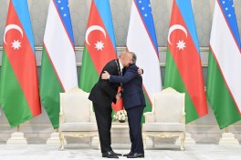 В Ташкенте состоялась церемония награждения президентов Азербайджана и Узбекистана