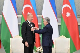 В Ташкенте состоялась церемония награждения президентов Азербайджана и Узбекистана