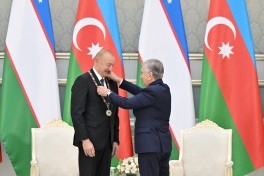 В Ташкенте состоялась церемония награждения президентов Азербайджана и Узбекистана