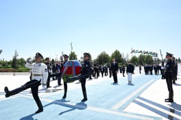 Президент Ильхам Алиев посетил Монумент независимости в Ташкенте -ВИДЕО 