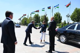 Президент Ильхам Алиев посетил Монумент независимости в Ташкенте -ВИДЕО 