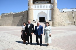 Президенты и первые леди Азербайджана и Узбекистана ознакомились с крепостью Арк в Бухаре-ВИДЕО 