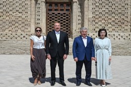 Президенты и первые леди Азербайджана и Узбекистана ознакомились с мавзолеем Исмаила Самани в Бухаре-ОБНОВЛЕНО -ВИДЕО 