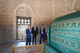 Президенты и первые леди Азербайджана и Узбекистана ознакомились с мавзолеем Исмаила Самани в Бухаре-ОБНОВЛЕНО -ВИДЕО 