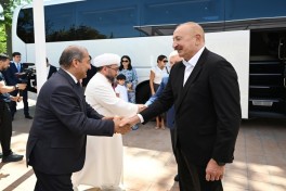 Президенты и первые леди Азербайджана и Узбекистана ознакомились с мавзолеем Исмаила Самани в Бухаре-ОБНОВЛЕНО -ВИДЕО 