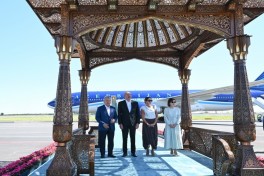 Президент Узбекистана и его супруга встретили Президента Ильхама Алиева и Мехрибан Алиеву в Бухаре-ВИДЕО 