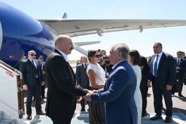 Президент Узбекистана и его супруга встретили Президента Ильхама Алиева и Мехрибан Алиеву в Бухаре-ВИДЕО 