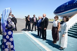 Президент Узбекистана и его супруга встретили Президента Ильхама Алиева и Мехрибан Алиеву в Бухаре-ВИДЕО 