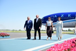 Президент Узбекистана и его супруга встретили Президента Ильхама Алиева и Мехрибан Алиеву в Бухаре-ВИДЕО 