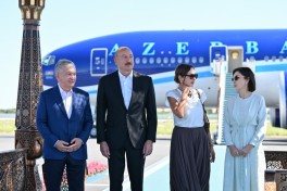 Президент Узбекистана и его супруга встретили Президента Ильхама Алиева и Мехрибан Алиеву в Бухаре-ВИДЕО 