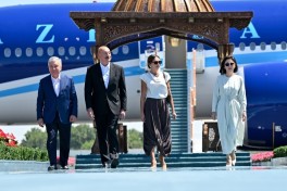 Президент Узбекистана и его супруга встретили Президента Ильхама Алиева и Мехрибан Алиеву в Бухаре-ВИДЕО 