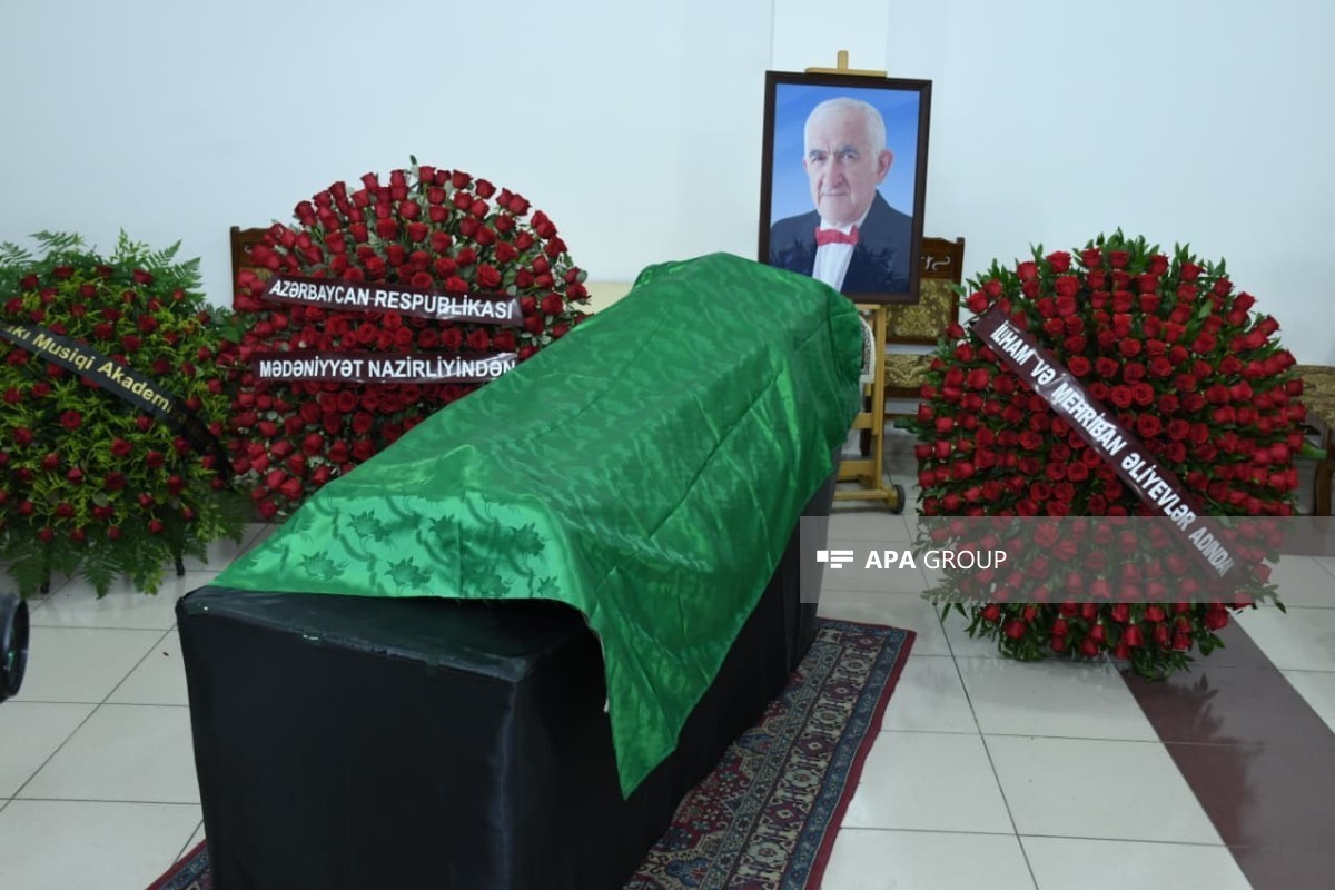 Президент Ильхам Алиев и Мехрибан Алиева направили венок на церемонию прощания с народным артистом Тофигом Бакихановым-ОБНОВЛЕНО -ФОТО 