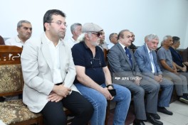 Президент Ильхам Алиев и Мехрибан Алиева направили венок на церемонию прощания с народным артистом Тофигом Бакихановым-ОБНОВЛЕНО -ФОТО 
