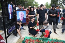 Народный артист Тофиг Бакиханов похоронен на II Аллее почетного захоронения-ОБНОВЛЕНО-2 -ФОТО 
