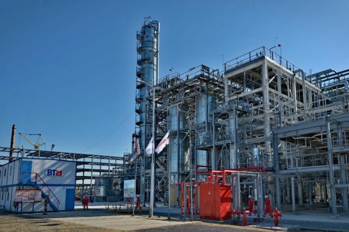 СМИ: Крупнейшие нефтеперерабатывающие заводы Казахстана отказались от поставок бензина в Россию из-за риска санкций