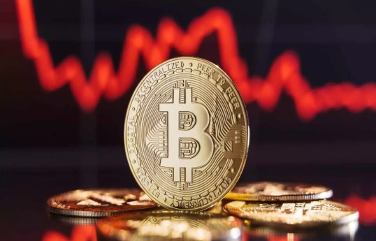 После нескольких дней роста Bitcoin подешевел до 79 тыс. долларов